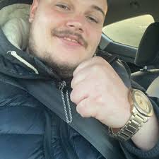 What is a good non-dead DayZ server with a lot to offer?