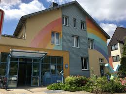 Produziert wird das konstruktionsspielzeug in deutschland ausschließlich aus heimischen hölzern. Kinder Und Jugendhospiz Regenbogenland Wikipedia