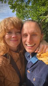 Made this high dose of sugar while I sat outside the US Embassy Brussels  impatiently waiting for my love to come out smiling or not. There are  certainly harder immigration stories, but phew has ours ...