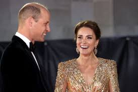 Januar 1982 in reading, england geboren. Kate Middleton Wore Gold Sequin Gown To James Bond Premiere Details Observer