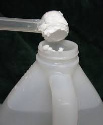 Duş başlığı ile sirkenin birkaç dakika kaynamasını sağlayın. Bunu Neden Daha Erken Ogrenmedim Diyeceginiz 21 Harika Temizlik Ipucu Biacaip