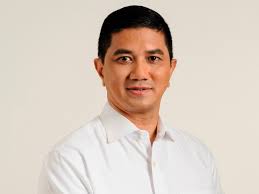 Majlis pimpinan pusat (mpp) pkr hari ini, sebulat suara memecat keahlian timbalan presiden, datuk seri mohamed azmin ali. Azmin Ali Biography Childhood Life Achievements Timeline