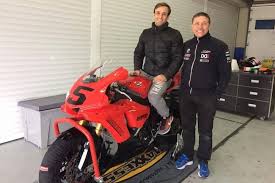 Si quartararo a pu se rapprocher au moment de sa pénalité, zarco a rapidement repris de l'air sur le pilote petronas, visiblement en difficulté avec ses. Johann Zarco Presente Sa R1 D Entrainement Le Reseau Maxxess France