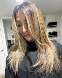 Shannon Flora's Instagram, Twitter & Facebook