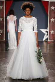 See photos and video of the s2015rtw runway show. Brautkleider Trends 2018 Die Schonsten Modelle Brigitte De