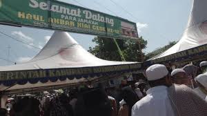 Klotok jamaah haul ke 15 jutaan jamaah dalam dan luar negeri hadiri haul ke 15 abah haul guru sekumpul dihadiri jutaan jamaah pejabat dilarang berpidato from tse4.mm.bing.net haul ke 15 guru sekumpul. Danau Gatal Di Kecamatan Kotawaringin Lama By Baitul Adenan