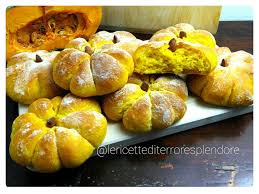 Mettere in una ciotola farina, olio e sale. Panini Alla Zucca Sofficissimi