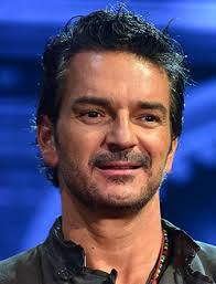 For the record… arjona grew up in antigua, guatemala, where he first heard the music of the beatles, jose alfredo jimenez, and armando manzanero. Ricardo Arjona Music Tv Tropes