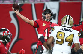 Los chiefs ganaron el año pasado el trofeo vince lombardi frente a los 49ers y ahora buscan afianzar su dominio frente a unos bucs potenciados por el liderazgo del. Buccaneers Get Tom Brady Upgraded Protection In 2021 Nfl Mock Draft
