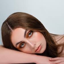 Kristen Penny's Instagram, Twitter & Facebook