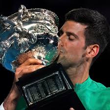 Srbijanski teniser novak đoković savladao je austrijskog tenisera dominica tiema u finalu australian opena, i tako osmi put osvojio ovaj turnir i ukupno u prvom setu đoković je bio bolji. Australian Open Novak Djokovic Wins 9th Aussie Crown 18th Grand Slam Chicago Sun Times