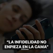 Hoy la infidelidad no comienza en un lugar físico. Comienza con un "me  gusta" que no dirías frente a tu pareja. Con un "qué bien te ves" enviado  en privado. Con esa