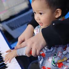 Dari Nama hingga Hadiah Mewah, Ini Bentuk Kasih Sayang Denise Chariesta  untuk Anak Pertamanya