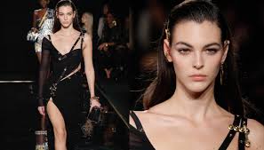 Nel mirino per le frasi pronunciate al reality di canale 5 condotto da parole, quelle della de grenet, contro cui si è scagliata con veemenza antonella elia nel corso della diretta: Donatella Versace Riunisce Le Top Piu Belle Per Gianni Dilei