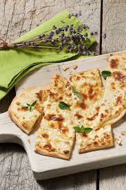 Schneller Flammkuchen Mit Bresso Wildkrauter Rezept Flammkuchen Lebensmittel Essen Rezepte