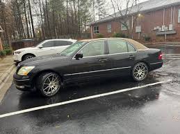 Never seen this LS430 before. From what I did some research it's a “rare”  edition that was a dealer option. Nevertheless still ugly.