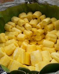 Setelah daun pisang dibersihkan dan dipanaskan agar layu. Deretan Kuliner Indonesia Produk Fermentasi Kian Lama Kian Lezat