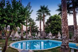 Pin Pa Choose Your Hotel By Its Pool