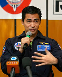 Sheikh muszaphar shukor , (born july 27, 1972, kuala lumpur , malay.), malaysian orthopedic surgeon who became the first malaysian to go into space. Malaysian Astronaut Calls Re Entry Ballistic