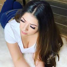 Andrea Gatlin's Instagram, Twitter & Facebook