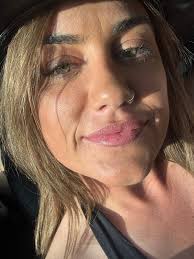 Looking for someone that could please help me with something like either of  these! My 'halo' is already lightened but my regrowth is pretty grown out.  Located in Ipswich but happy to