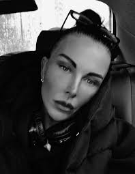 Иногда дорога бывает очень длинной и бесконечной ...хотя по факту там ехать  пол часа к примеру... но эти пол часа длятся как буд-то вечность....