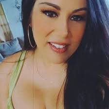 Danielle Gresser's Instagram, Twitter & Facebook