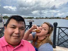 What are the best drinks and food at Caps