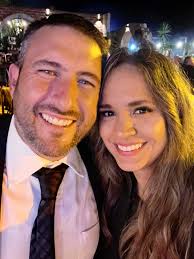 Hoy Ricardo Barroso Agramont y Angelina Mendoza Arnaut. Están de fiesta,  celebrando sus BODAS AZABACHE por su 27 Aniversario de feliz y ejemplar  Matrimonio. El motivo perfecto para brindar por la felicidad