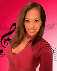 Lisa Torrens's Instagram, Twitter & Facebook