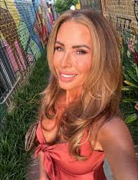 Tina Kinch's Instagram, Twitter & Facebook