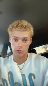 Isabelle Wall's Instagram, Twitter & Facebook