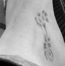 Trendy tattoos small tattoos tattoos for women cool tattoos mandala arm tattoo mandala tattoo design olivia fayne tattoo tattoo drawings body art tattoos. Kleiner Lowenzahn Tattoo Am Fuss Tattooimages Biz