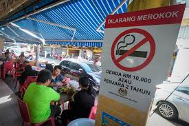 Beliau mengulas rungutan orang ramai yang tidak berpuas hati kerana terdapat individu kembali merokok di premis makanan selepas kedai makan dibenarkan beroperasi dan pelanggan dibenar makan dalam premis berkenaan. Ketahui Cara Buat Aduan Melalui Whatsapp Jika Ternampak Orang Merokok Di Kedai Makan