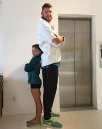 Flávia lopes saraiva is a brazilian artistic gymnast. Brazilian Gymnast Flavia Saraiva And A Basketball Player 9gag