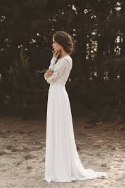 Zwei sich überlappende lagen im vorderen rock, kreieren einen verführerischen schlitz der perfekt durch. Brautkleid Lange Spitzenarmel Ruckenausschnitt Boho Hochzeitskleid Vintage Brautfrisur Pflechtfrisur Boho Hochzeitskleid Brautkleid Vintage Hochzeitskleid