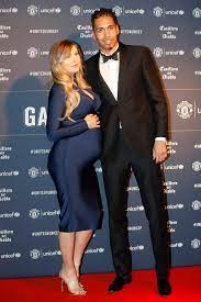 Footballer chris smalling and his model wife, sam cooke have been robbed at gunpoint in their italian villa. Footballer Chris Smalling S Wife Sam Had Bracelet Ripped From Her Wrist By Armed Raiders