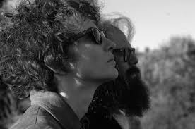 Someone is happening here and you don't know who it is, do you, Mr. Jones?  movie review (2007)