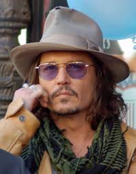 Johnny depp, sem sobras de duvidas o melhor ator de todos os tempos, excêntrico, bonito, o homem das mil faces. FiÈ™ier Johnnydeppapr2011 Jpg Wikipedia