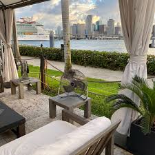 Miami's most exquisite super yacht marina outdoor lounge, the deck at island gardens miami's elite to wine, dine and dance outdoors. The Deck At Island Gardens Restaurant Miami Fl Opentable