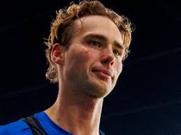 Barna møtte stengt fotballbane: