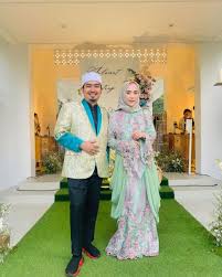 Kisah cinta rizky billar dan lesti kejora diawali dari perjodohan oleh warganet. Lienfvivquwrnm