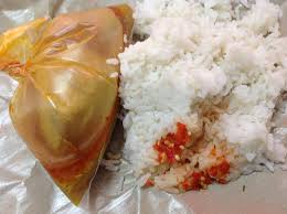 Masak nasi lemak rupanya bukanlah semudah yang disangka. Pembekal Nasi Lemak Bungkus Cara Bungkusan Nasi Berlauk Lambat Basi Dan Boleh Tahan Sehingga 8 Jam Facebook