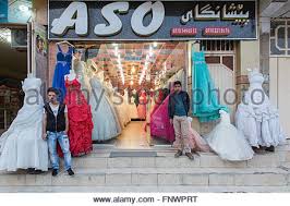 La maison du mariage, magasin de robe de mariée à angers (maine et loire, 49), propose aussi des tenues de soirées, de mariage, des costumes de marié, des robes de cocktail, des chapeaux, chaussures et accessoires. Boutique De Robe De Mariage Dans Le Nord De L Iraq Photo Stock Alamy