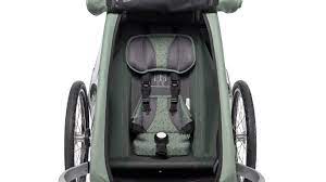 Die seitenwändesindextra hoch der babysitz darf in verbindung mit dem croozer kid plus und croozer kid nur auf befestigten straßen und wegen benutzt werden.wann. Transportiere Dein Baby Sicher Im Fahrradanhanger Von Croozer