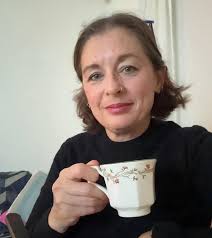 Hi there, I'm Daz, I work fifo 2:1 . Looking for someone to feed my 3 wild  cats in exchange for free rent near Gympie... very easy going lifestyle.  Pool good amenities