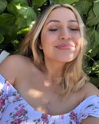 Jenny Rose's Instagram, Twitter & Facebook