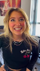 POV: ur short GF pretends to be taller than u :) #fyp #foryoupage #gf The  power.. the immense power..!🔥😈