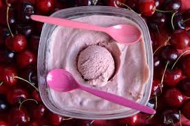 Creme Glacee A La Cerise Recette En 2020 Recettes De Creme Glacee Creme Glacee Glace Cerise