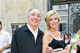 En 2014, evelyne dhéliat, la célèbre présentatrice météo de tf1 avait créé avec météo france, un faux bulletin météo projetant les températures d'un été en 2050. Evelyne Dheliat La Vie Sans Philippe